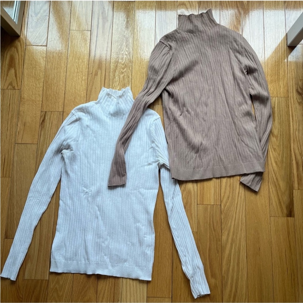 Women's Ribbed Turtleneck Sweater - White and Brown lot
